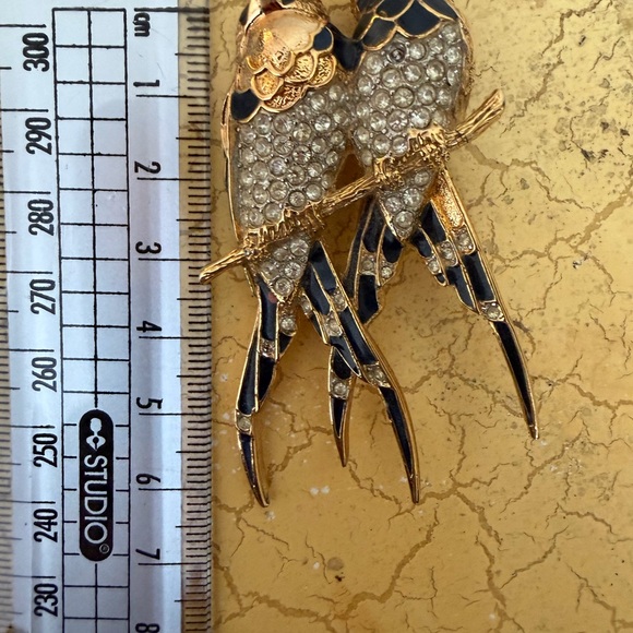 D’Orlan Vintage Rare Elegant Gold and Blue Bird Brooch. - Picture 7 of 10